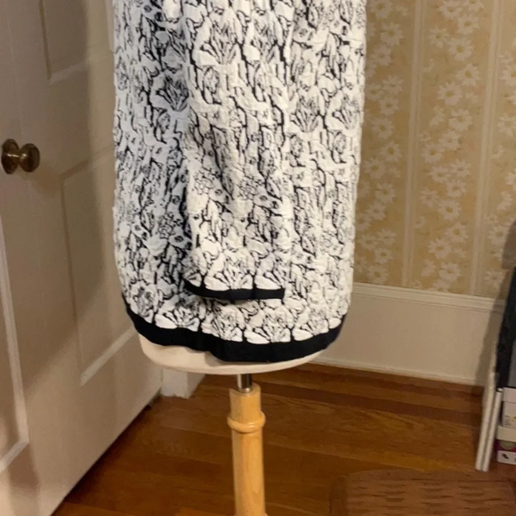 ‼️SALE 3/$35‼️ Nouveaux Button down sweater - Picture 3 of 7